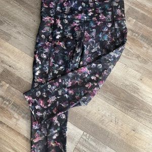 Fast and high rise free crop. Lululemon size 10 with Lululemon shop bag
